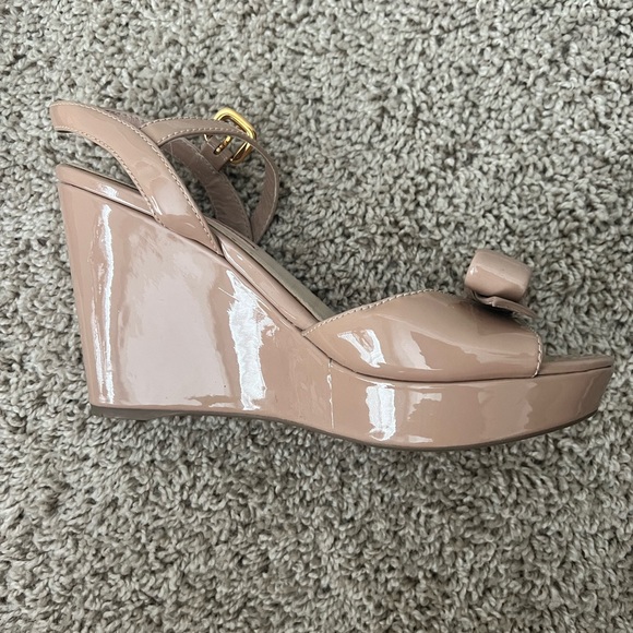 Prada - 7.5- Nude Patent Leather Wedge - Picture 7 of 9
